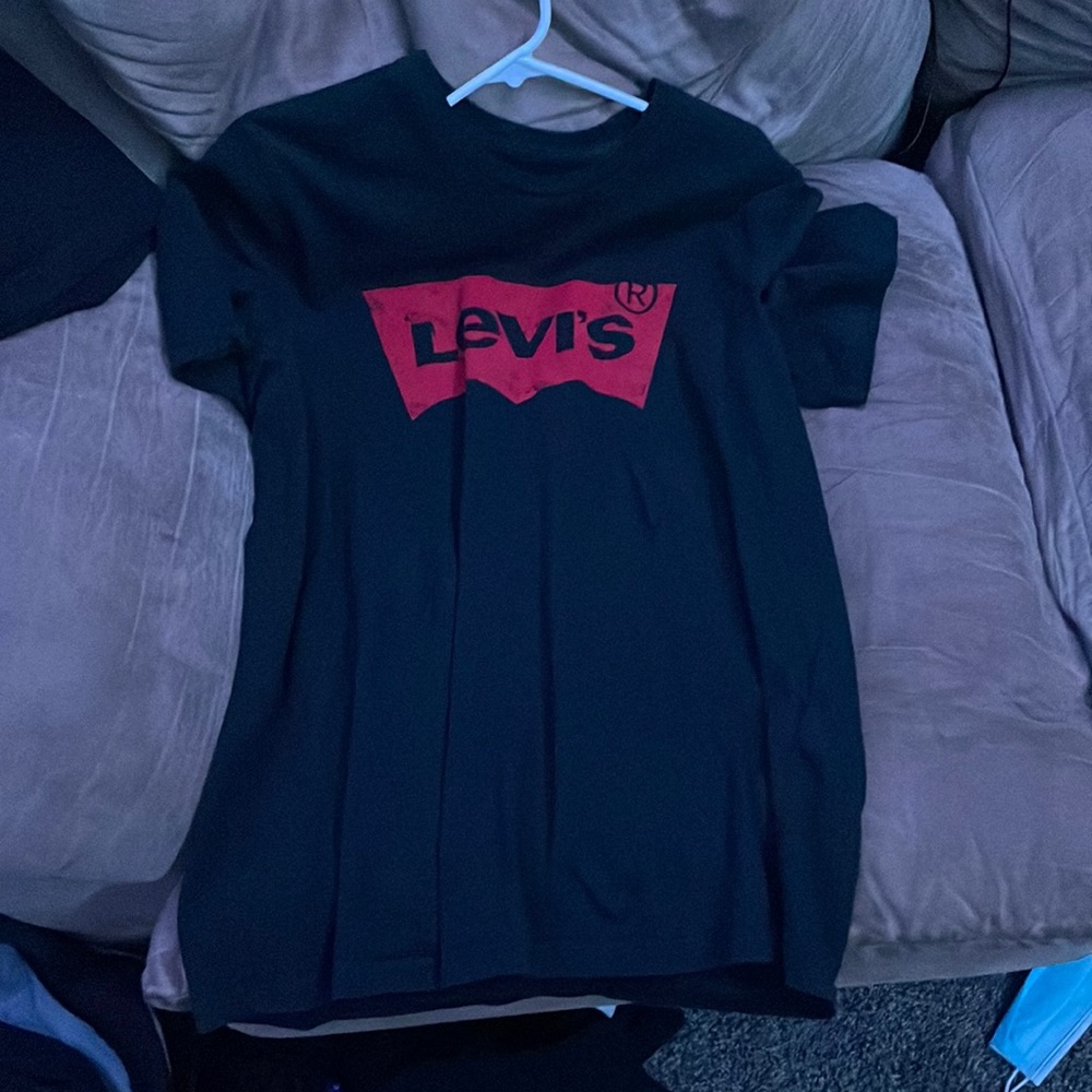 Levi’s shirt graphic tee